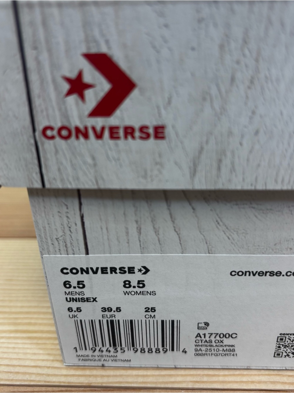 Converse HELLO KITTY And Friends Chuck Taylor White Low Sneakers Women’s Sz 8.5 - Picture 3 of 8